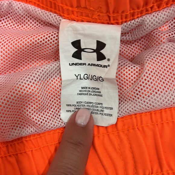 Under Armour YOUTH XL swim trunk - Picture 2 of 4